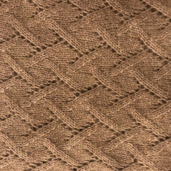 Handmade lightweight knitted brown scarf - Picture 2 of 2